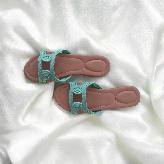 Moonlit Dunes – Handwoven Moroccan Raffia Slippers | Elegant Indoor-Outdoor Wear