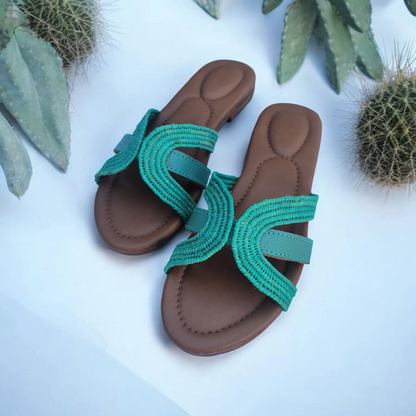 Oasis Whisper – Handwoven Moroccan Raffia Slippers | Elegant Indoor-Outdoor Wear