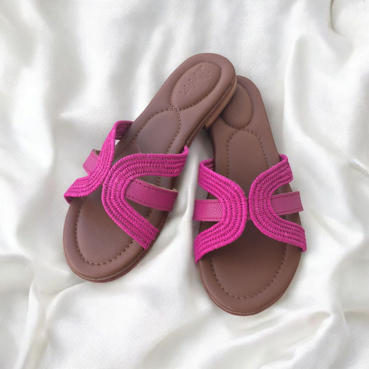 Amber Souk – Handwoven Moroccan Raffia Slippers | Elegant Indoor-Outdoor Wear