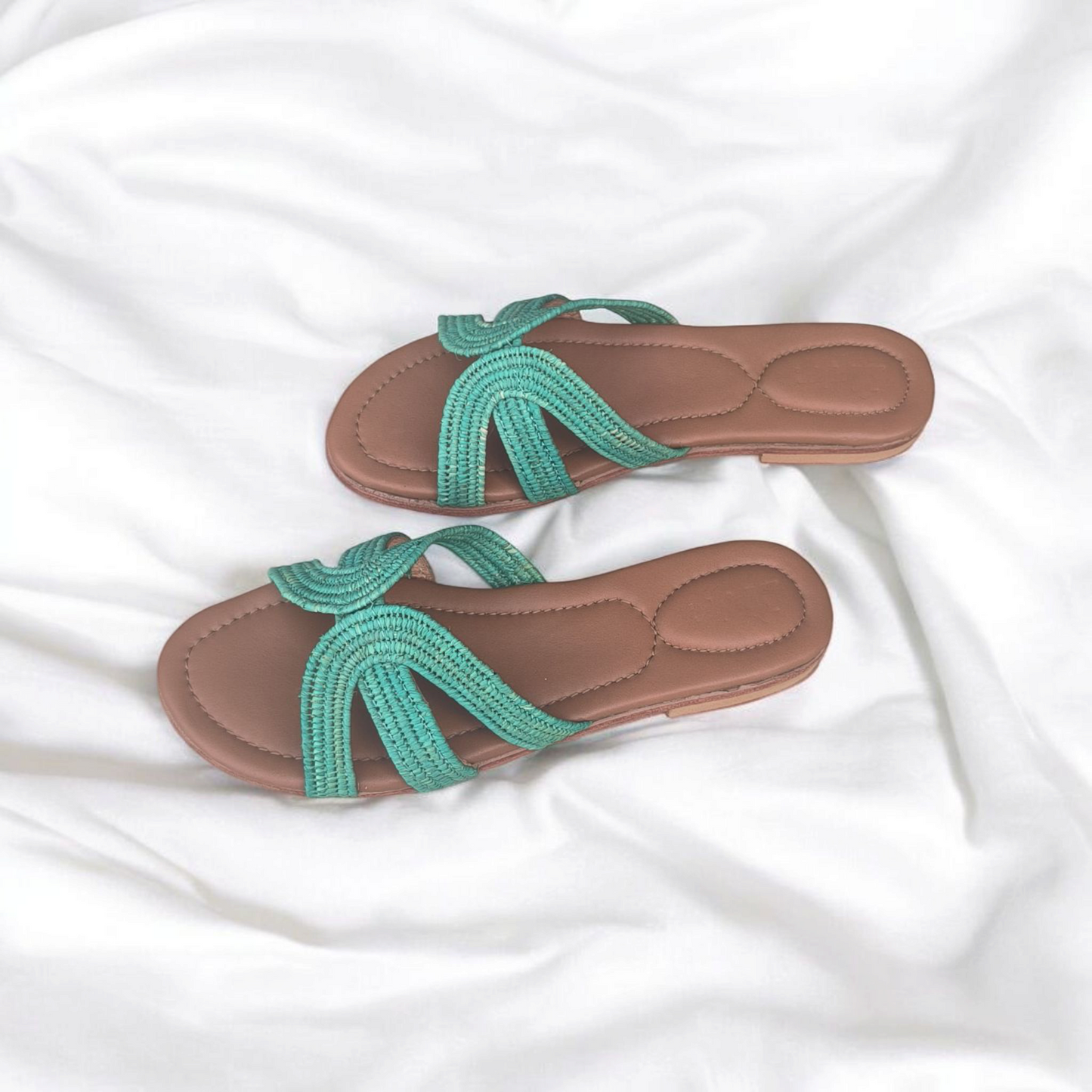 Atlas Echo – Handwoven Moroccan Raffia Slippers | Elegant Indoor-Outdoor Wear