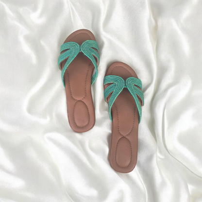 Atlas Echo – Handwoven Moroccan Raffia Slippers | Elegant Indoor-Outdoor Wear